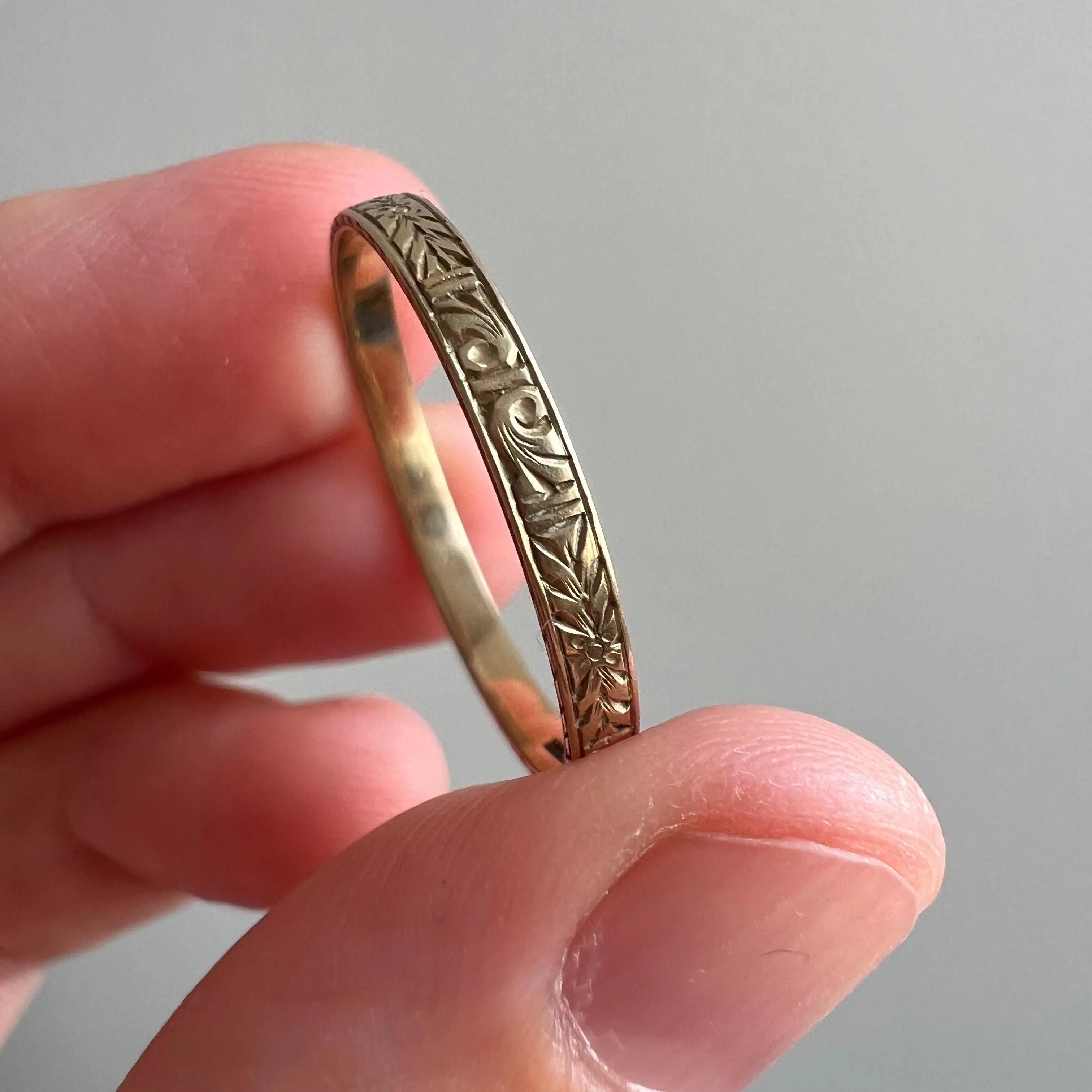 A N T I Q U E // eternal engraving / 14k yellow gold Edwardian era floral patterned eternity band / size 10.25