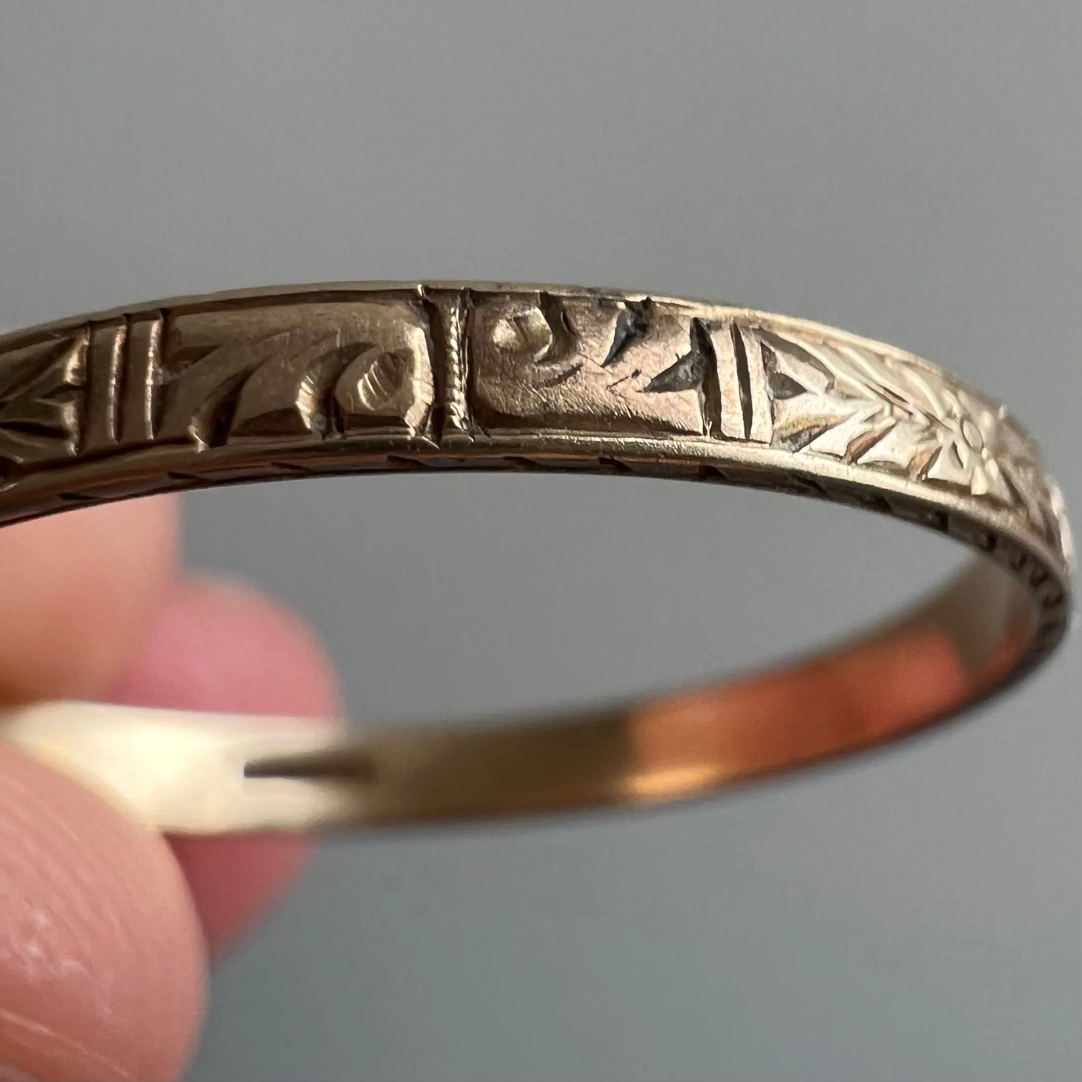 A N T I Q U E // eternal engraving / 14k yellow gold Edwardian era floral patterned eternity band / size 10.25