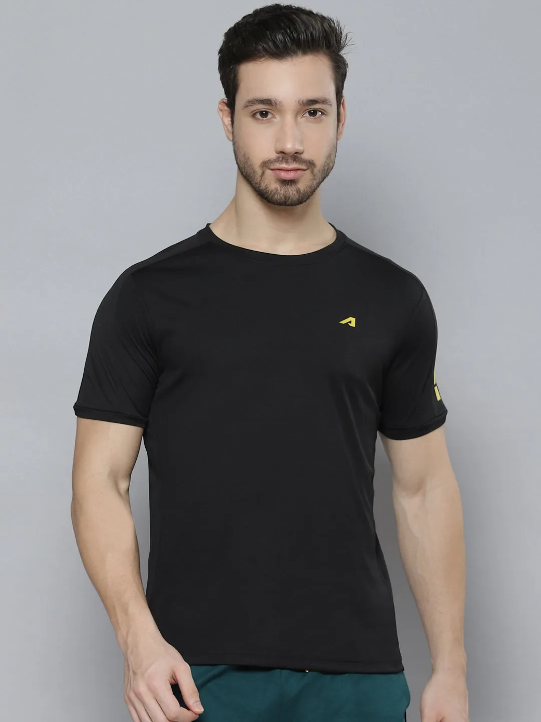 Alcis Men Black Solid T-shirt