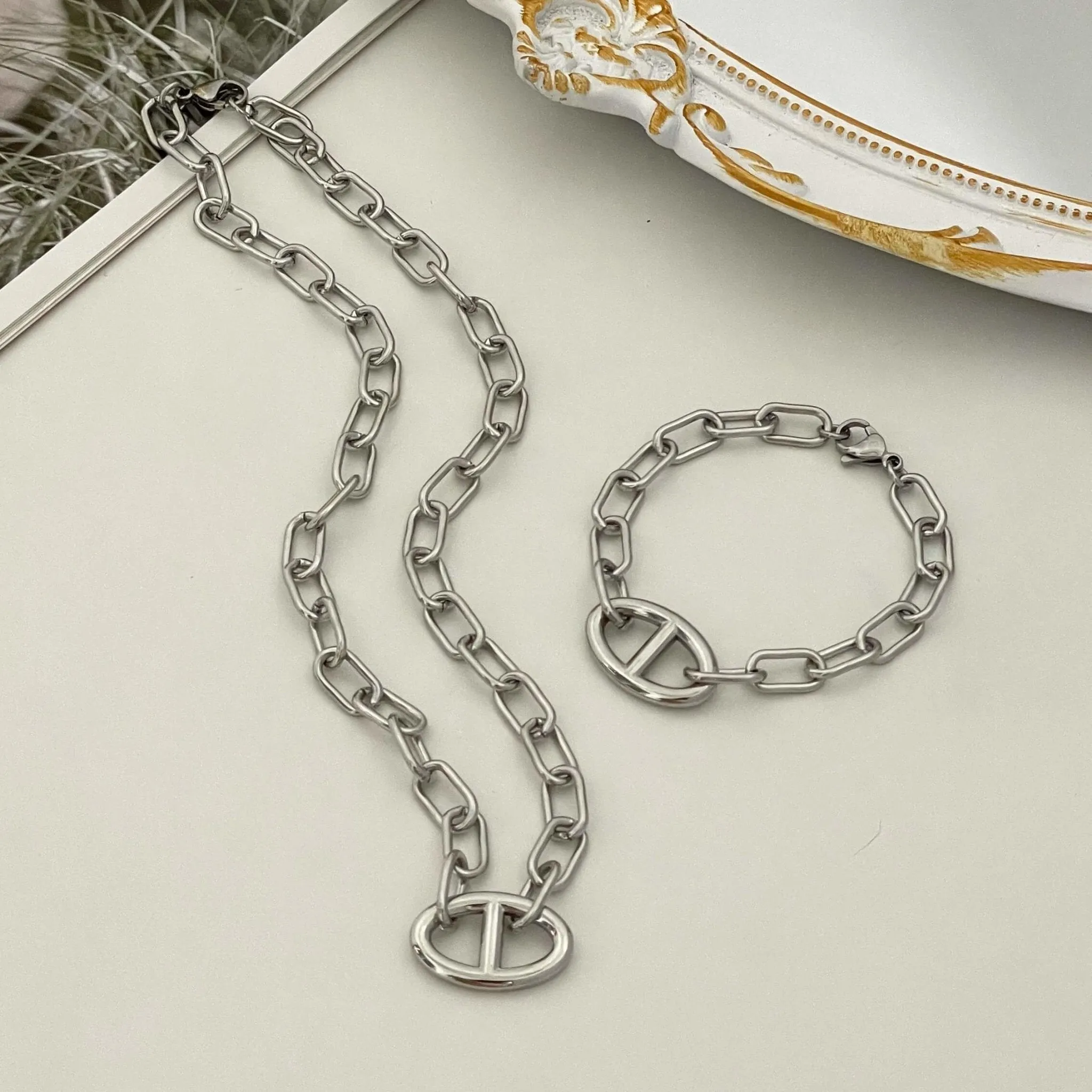 Modern Chunky Chain Necklace Silver