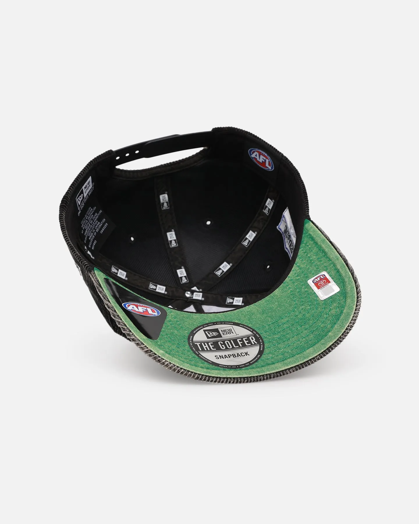 New Era Fremantle Dockers 'Washed Corduroy' Pre-Curved Golfer Snapback Black/Kelly Green