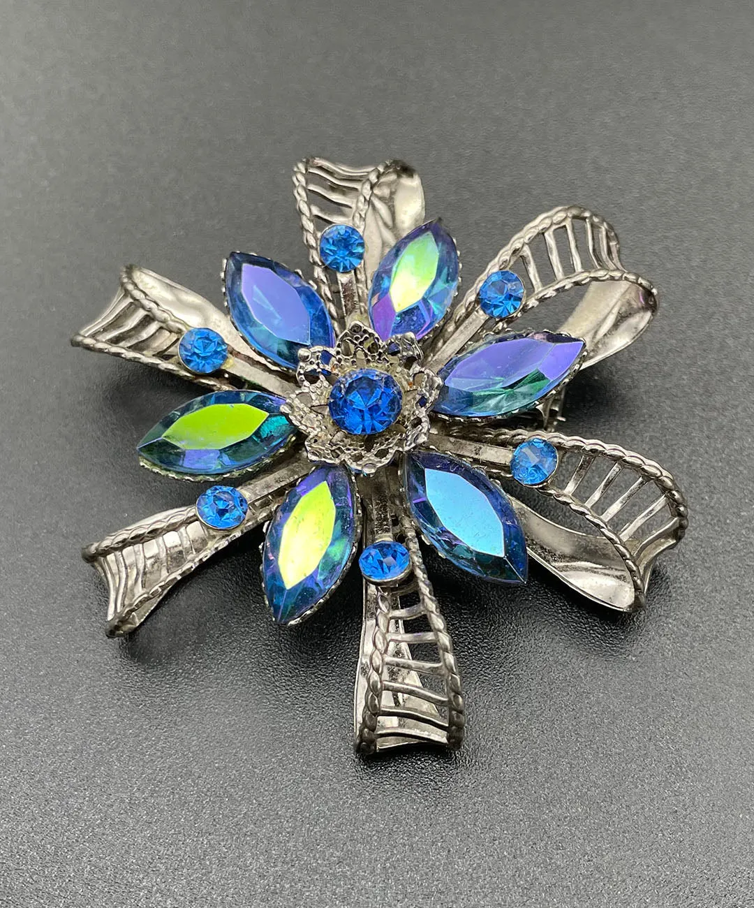 【USA輸入】ヴィンテージ ブルー オーロラ オープンワーク フラワー ブローチ/Vintage Blue Aurora Openwork Flower Brooch