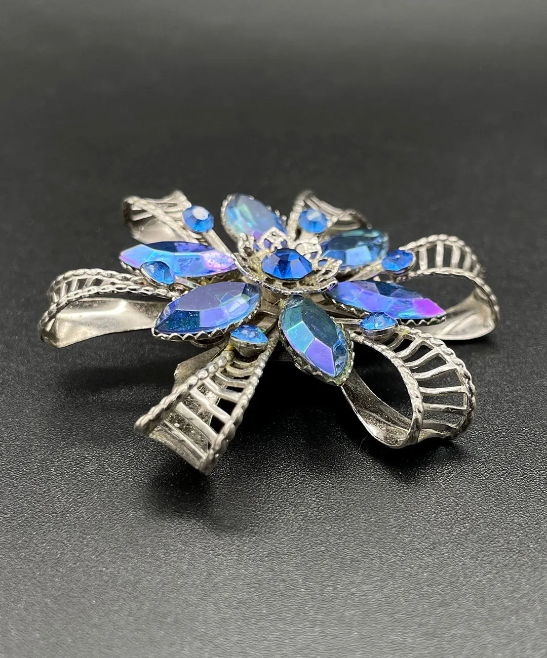 【USA輸入】ヴィンテージ ブルー オーロラ オープンワーク フラワー ブローチ/Vintage Blue Aurora Openwork Flower Brooch