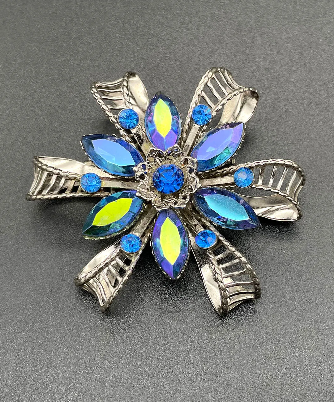 【USA輸入】ヴィンテージ ブルー オーロラ オープンワーク フラワー ブローチ/Vintage Blue Aurora Openwork Flower Brooch